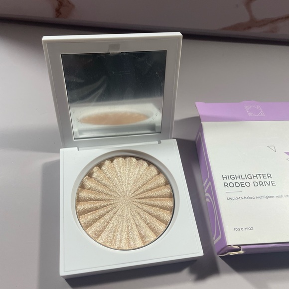 OFRA Highlighter Rodeo Drive - Radiant Shine - Picture 2 of 3